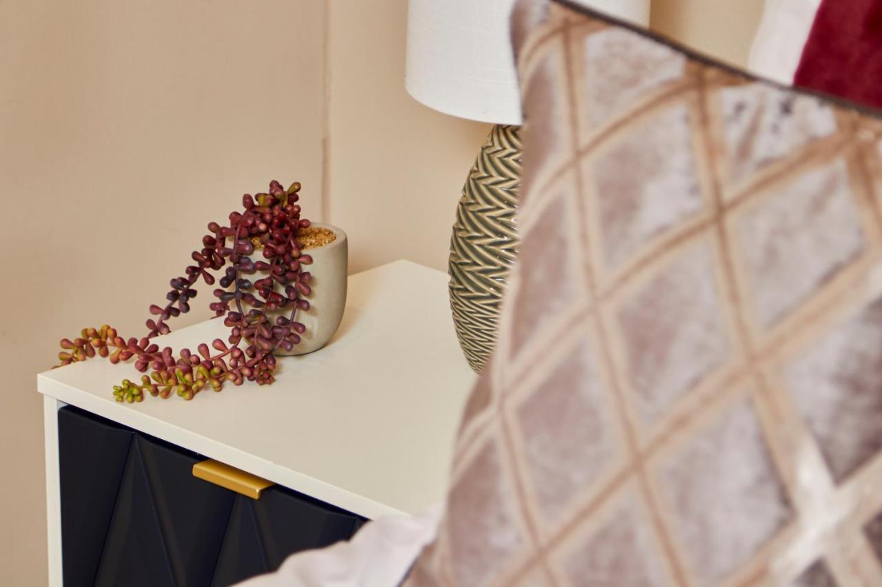 The Stunning Central Harrogate Abode - Sleeps 6 Экстерьер фото